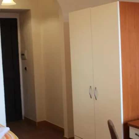 Alloggio per agriturismo Fonte Madonna *